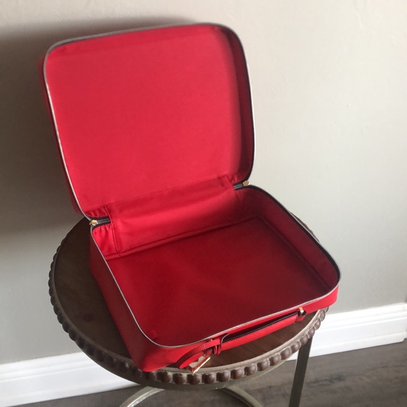 Éstee Lauder Red Cosmetic Case - Picture 5 of 5